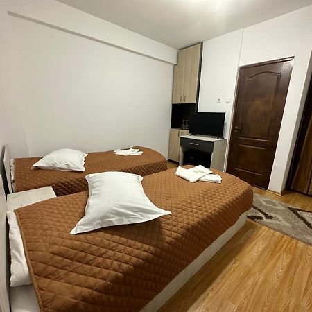Casa Rustic Cazare Питещ Екстериор снимка